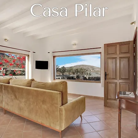 Casa Pilar, Aurora Y Tarabilla En Ecológica Casa rural *
