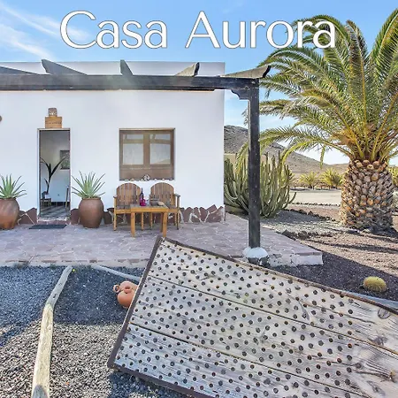 Casa Pilar, Aurora Y Tarabilla En Ecológica Casa rural Teguitar