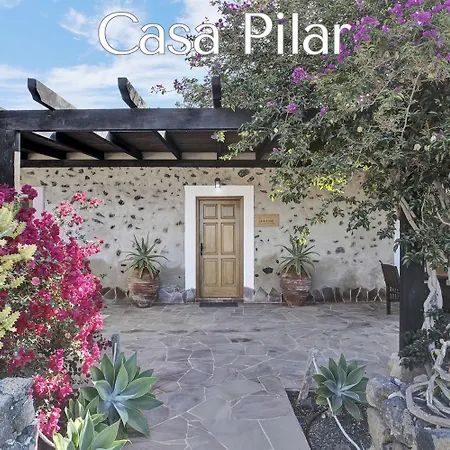 Casa Pilar, Aurora Y Tarabilla En Ecológica Casa rural Teguitar